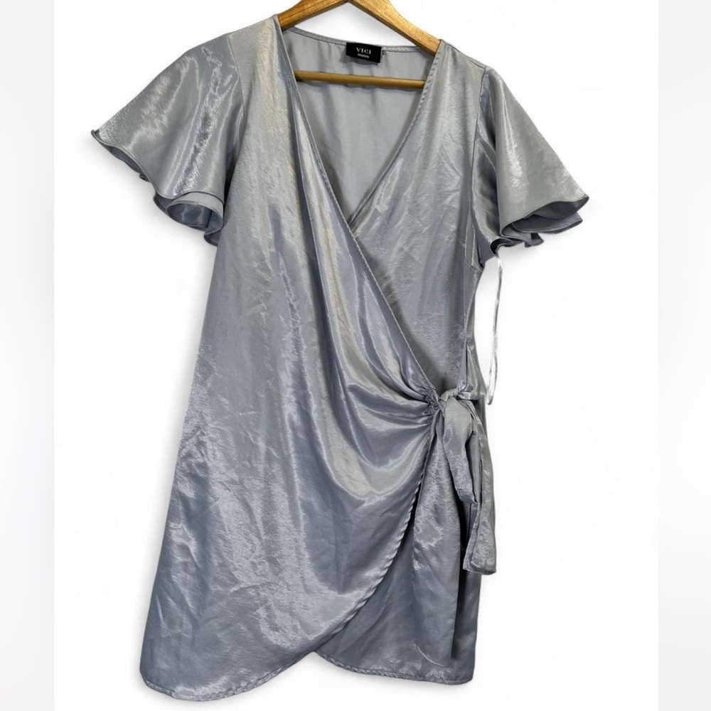 VICI Women’s Size M Gray Satin Flutter Sleeve Wrap Mini Dress